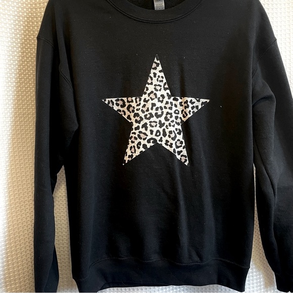 PINK LILY Star Sweatshirt - Picture 3 of 5